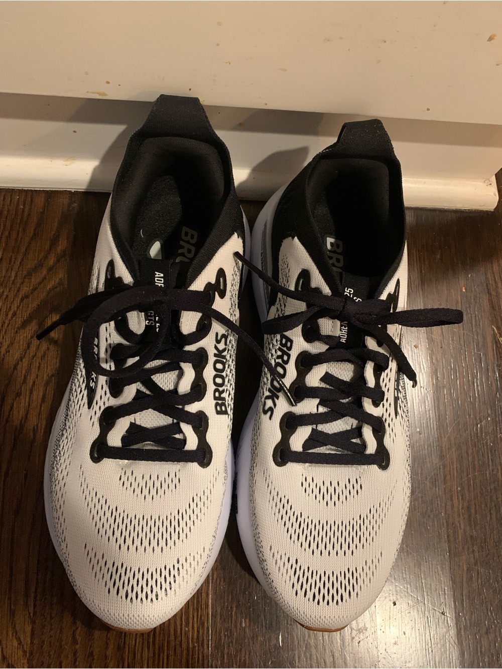 Brooks Women's Athletic Running Shoes in White and Black size 8